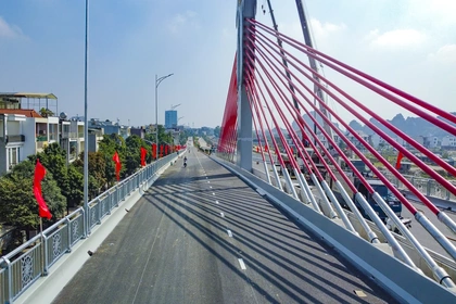 Hình hài cây cầu dây văng đầu tiên vượt đường sắt Bắc - Nam tại Thanh Hóa